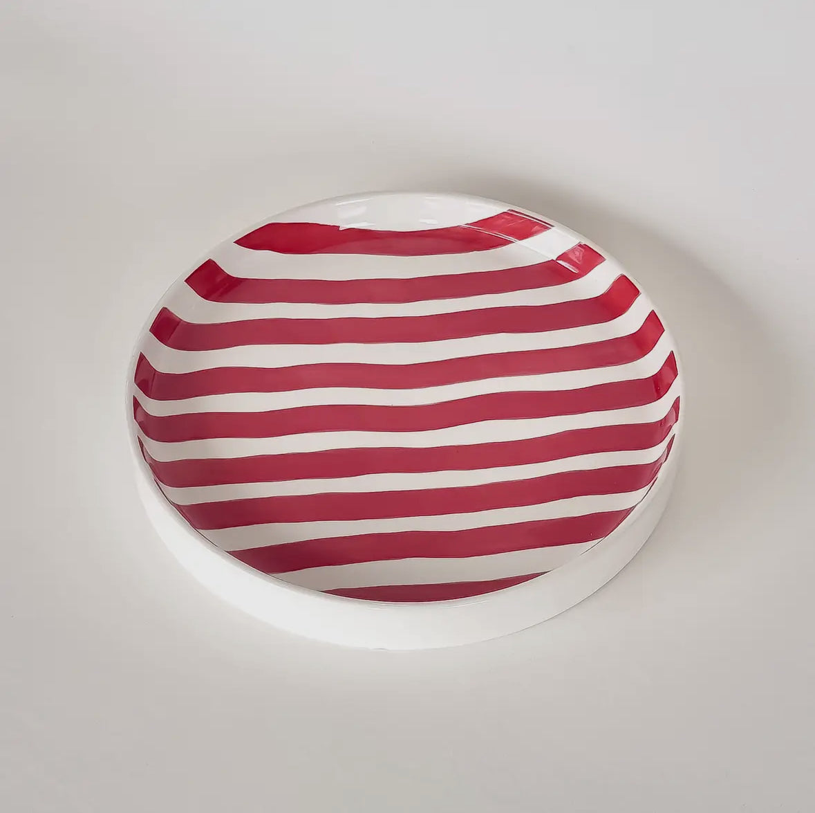 Assiettes stripes rouges