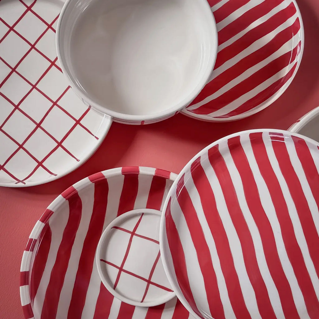 Assiettes stripes rouges