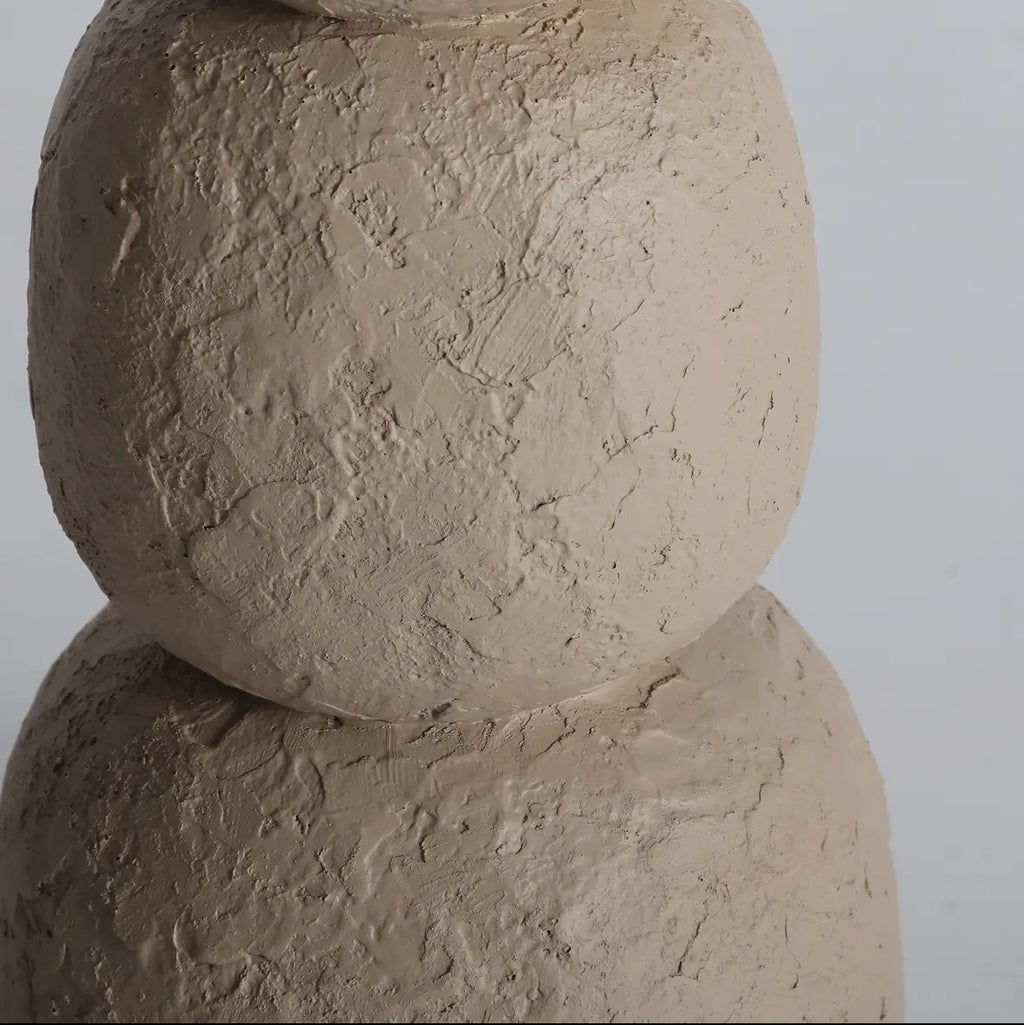 Lampe de table en résine beige