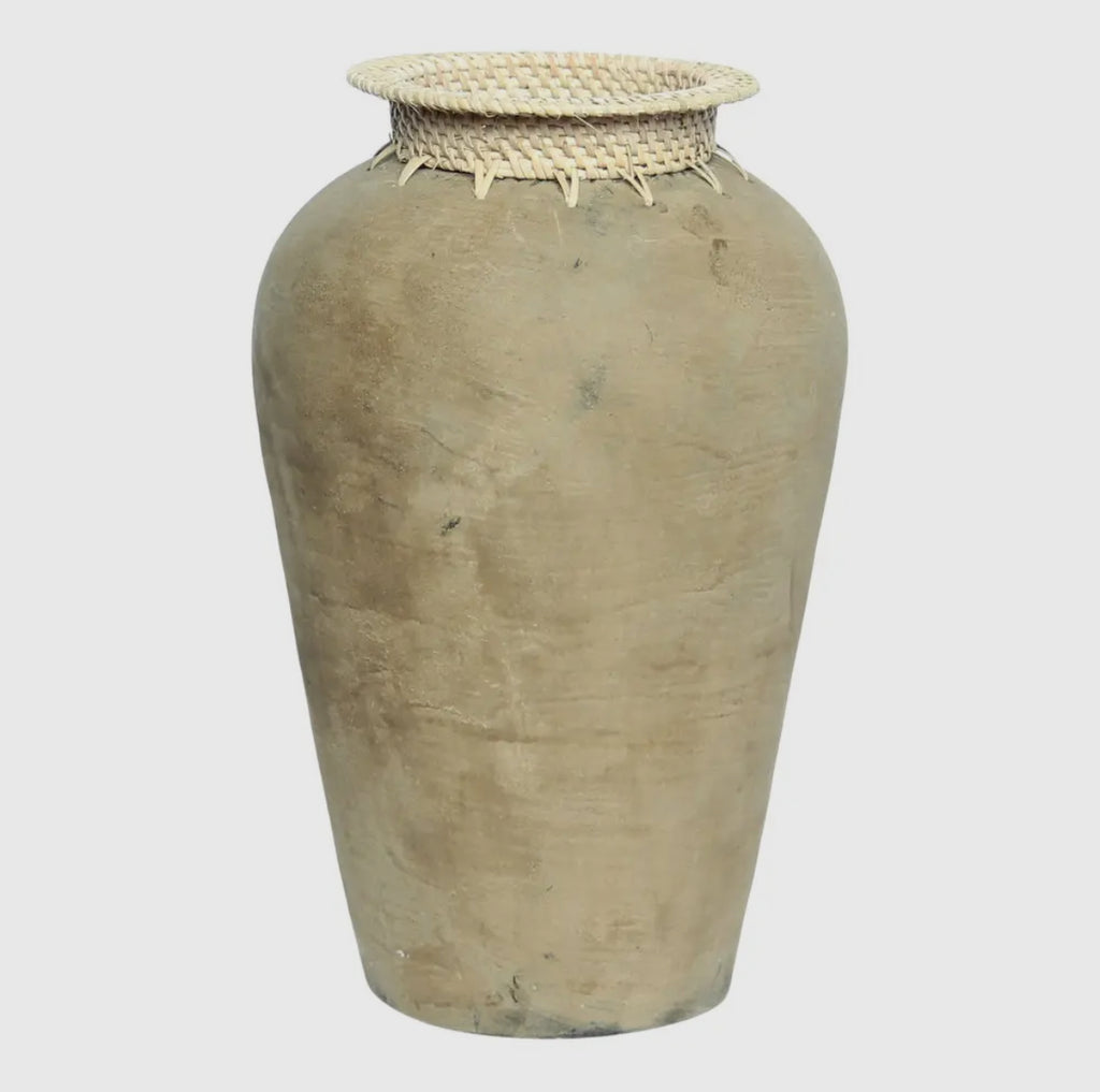 Vase long en terre cuite