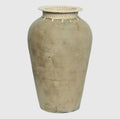 Vase long en terre cuite