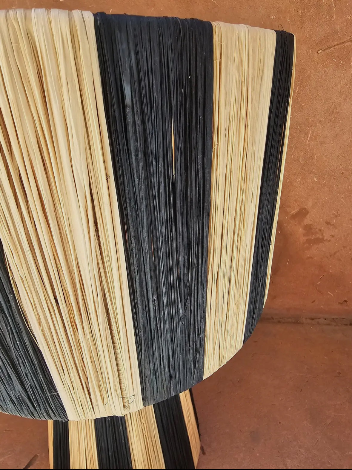 Lampe de table en raphia